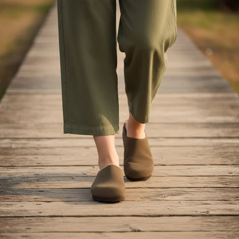 Lute Suede Clogs